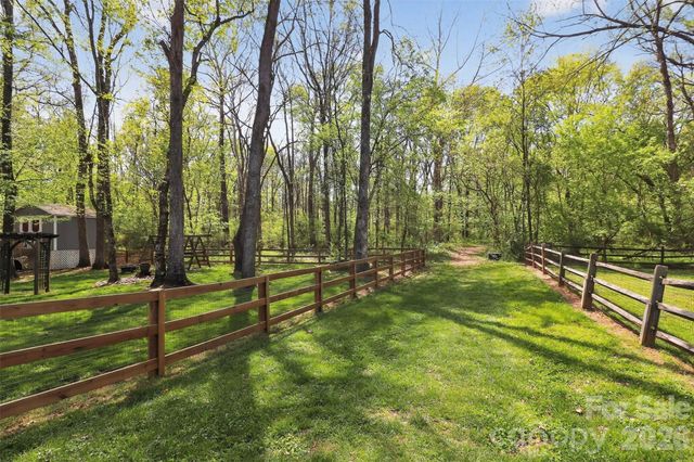 10729 Schooner Bay Lane, Charlotte, NC 28215