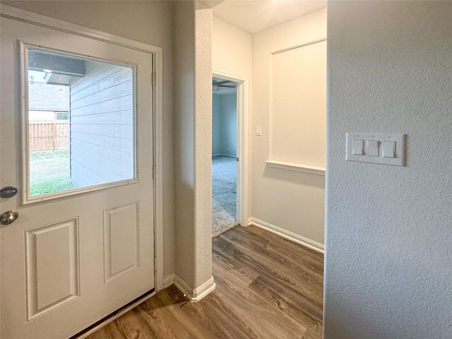 502 Turtle Dove Dr, Sealy, TX 77474