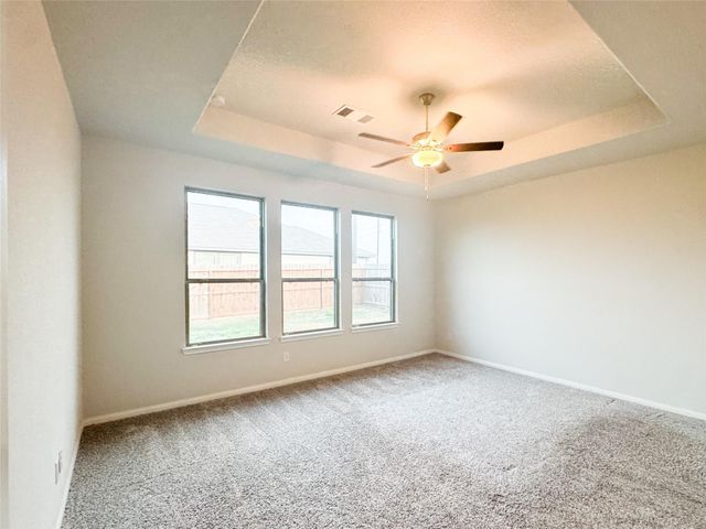 502 Turtle Dove Dr, Sealy, TX 77474
