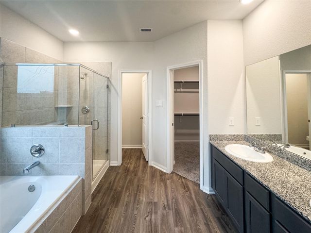 502 Turtle Dove Dr, Sealy, TX 77474