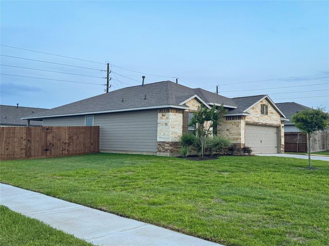 502 Turtle Dove Dr, Sealy, TX 77474