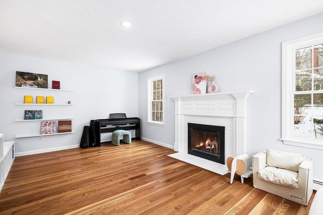 13 Jonathans Way, Upton, MA 01568