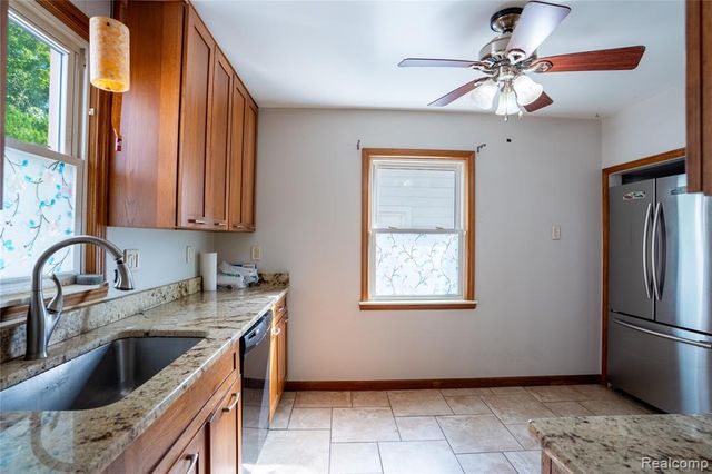 7514 N Silvery Lane, Dearborn Heights, MI 48127