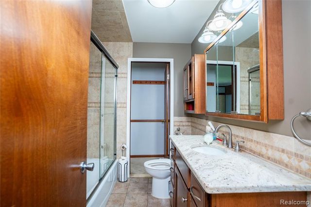 7514 N Silvery Lane, Dearborn Heights, MI 48127