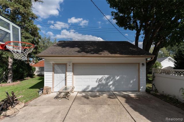 7514 N Silvery Lane, Dearborn Heights, MI 48127