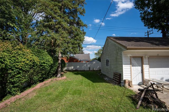 7514 N Silvery Lane, Dearborn Heights, MI 48127