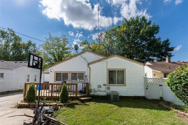 7514 N Silvery Lane, Dearborn Heights, MI 48127
