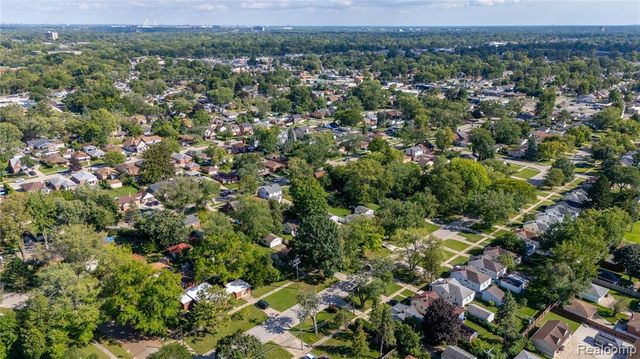 7514 N Silvery Lane, Dearborn Heights, MI 48127