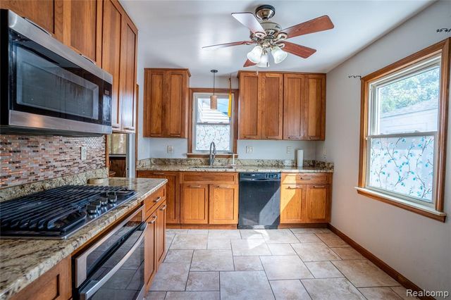 7514 N Silvery Lane, Dearborn Heights, MI 48127