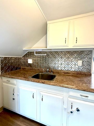 48 Warren Avenue 5, Woburn, MA 01801