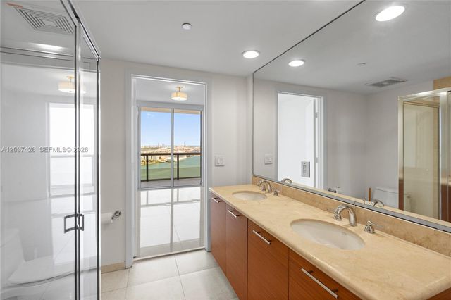 50 Biscayne Boulevard 2604, Miami, FL 33132