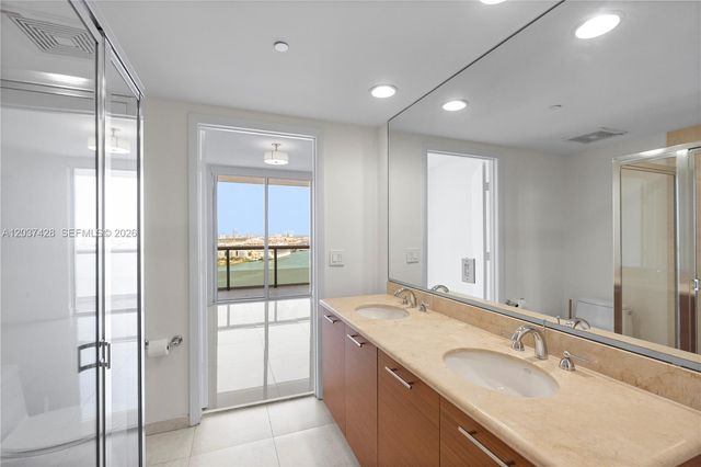 50 Biscayne Boulevard 2604, Miami, FL 33132