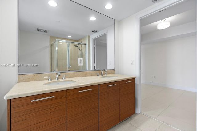 50 Biscayne Boulevard 2604, Miami, FL 33132
