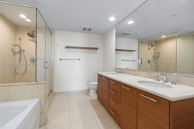50 Biscayne Boulevard 2604, Miami, FL 33132