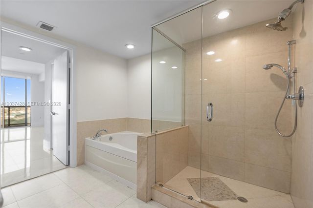 50 Biscayne Boulevard 2604, Miami, FL 33132