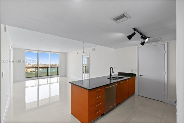 50 Biscayne Boulevard 2604, Miami, FL 33132