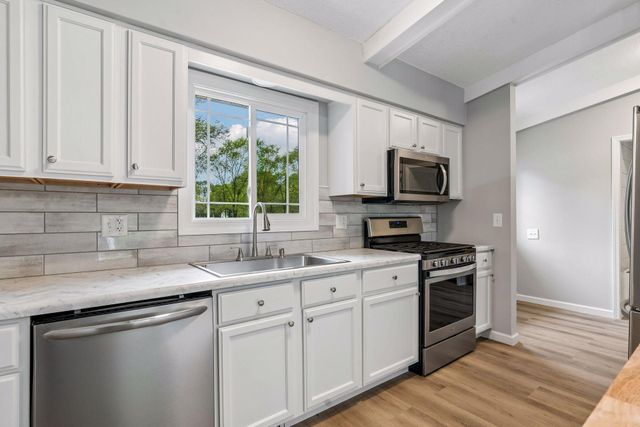 10664 Kyle Avenue N, Brooklyn Park, MN 55443