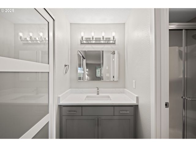 56 GALEN St, Lake Oswego, OR 97035