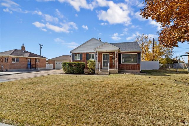 5345 S 2425 W, Roy, UT 84067