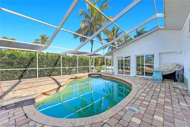 730 Glendale AVE, Naples, FL 34110