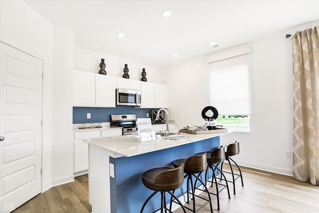 2852 Woods Edge Drive, Greenwood, IN 46143