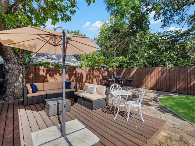 2745 Honeysuckle Avenue, Fort Worth, TX 76111