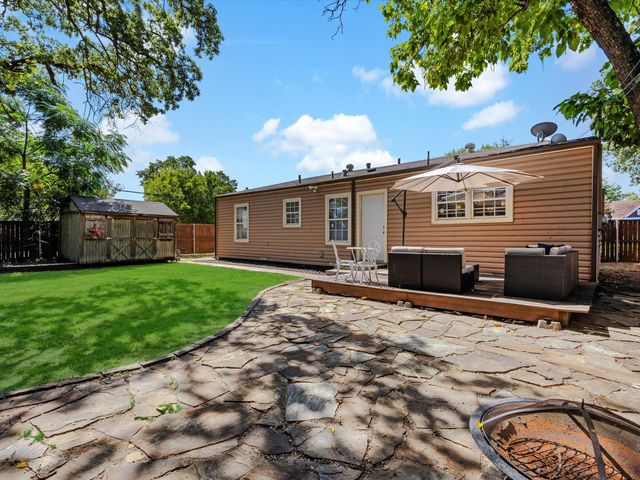 2745 Honeysuckle Avenue, Fort Worth, TX 76111