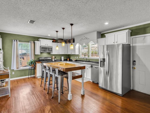2745 Honeysuckle Avenue, Fort Worth, TX 76111