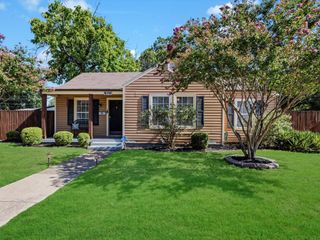 2745 Honeysuckle Avenue, Fort Worth, TX 76111