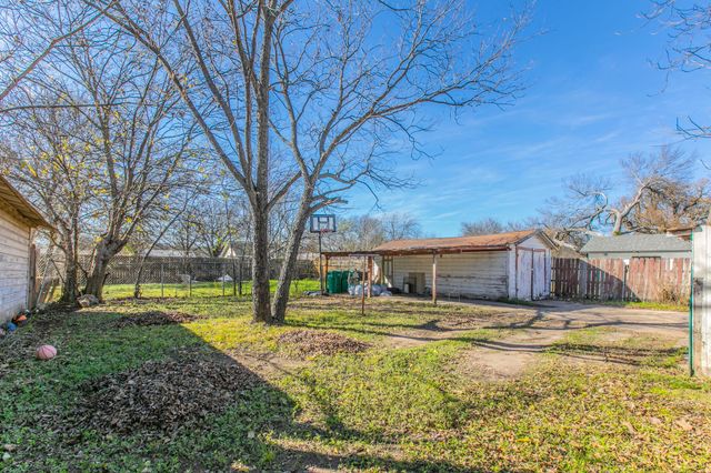 108 N Lakeview Drive, Lacy Lakeview, TX 76705