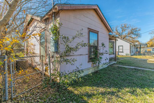 108 N Lakeview Drive, Lacy Lakeview, TX 76705