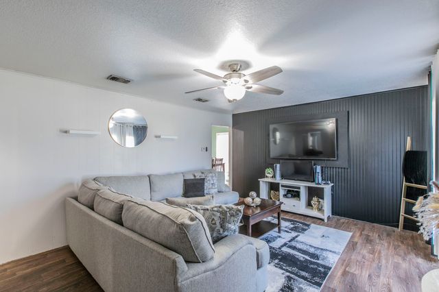 108 N Lakeview Drive, Lacy Lakeview, TX 76705