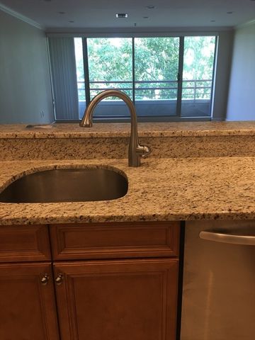 193 Oak St 604, Newton, MA 02464