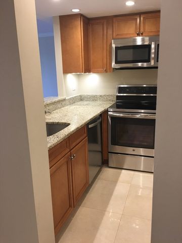 193 Oak St 604, Newton, MA 02464