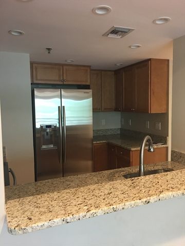 193 Oak St 604, Newton, MA 02464