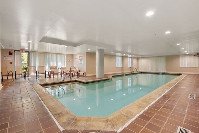 193 Oak St 604, Newton, MA 02464