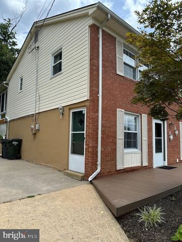 6503 CARRIAGE DR, Alexandria, VA 22310