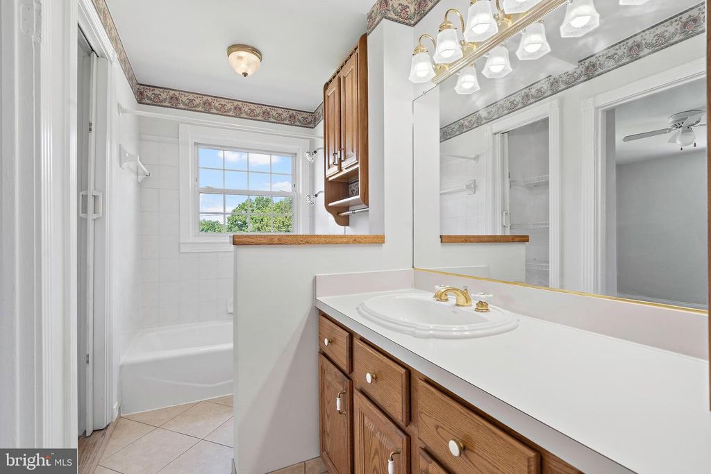 6503 CARRIAGE DR, Alexandria, VA 22310