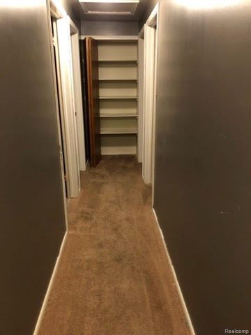 1009 E Holbrook Avenue, Flint, MI 48505