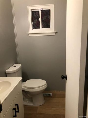 1009 E Holbrook Avenue, Flint, MI 48505