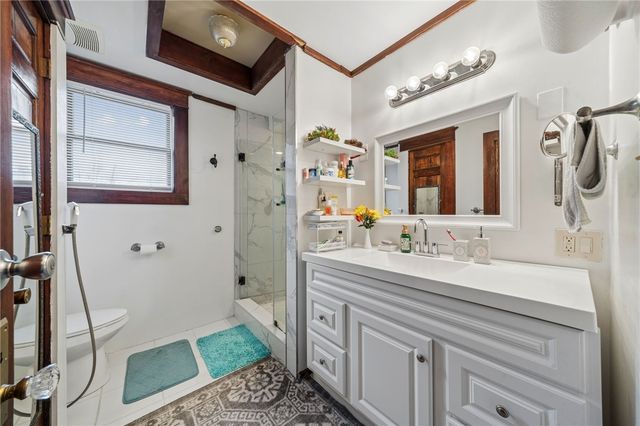 701 Cowan Ave, Jeannette, PA 15644