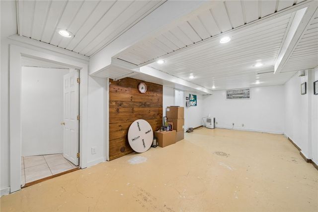 701 Cowan Ave, Jeannette, PA 15644