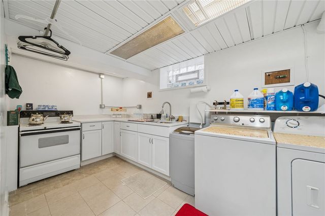 701 Cowan Ave, Jeannette, PA 15644