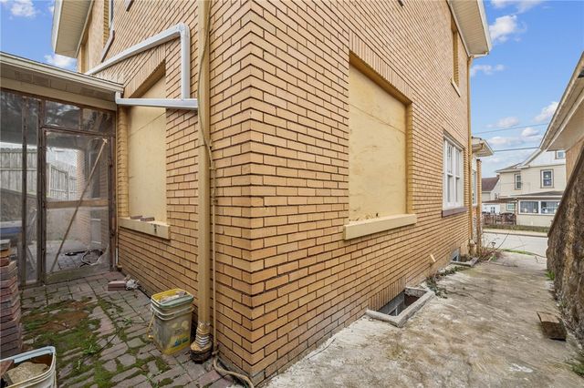 701 Cowan Ave, Jeannette, PA 15644