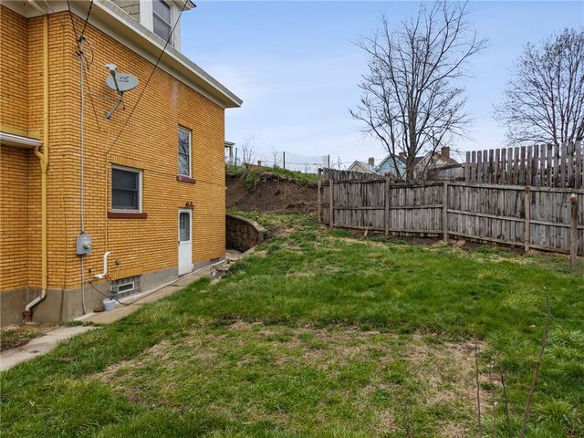 701 Cowan Ave, Jeannette, PA 15644