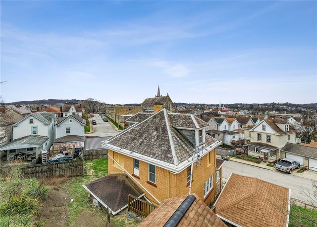 701 Cowan Ave, Jeannette, PA 15644