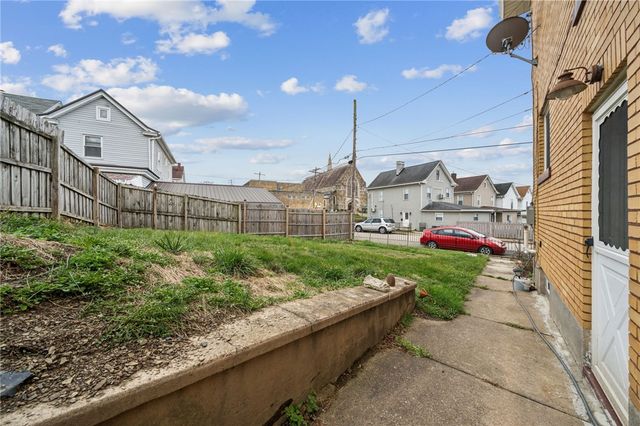 701 Cowan Ave, Jeannette, PA 15644