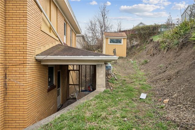 701 Cowan Ave, Jeannette, PA 15644