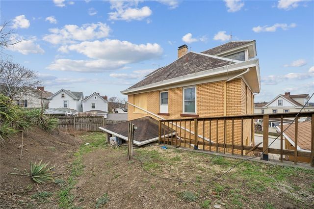 701 Cowan Ave, Jeannette, PA 15644