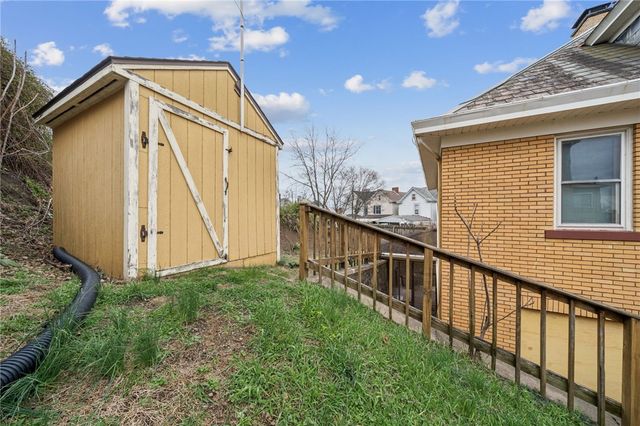 701 Cowan Ave, Jeannette, PA 15644